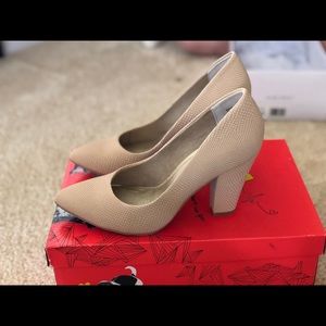 BC penthouse vacchetta exotic heels, size 7.5